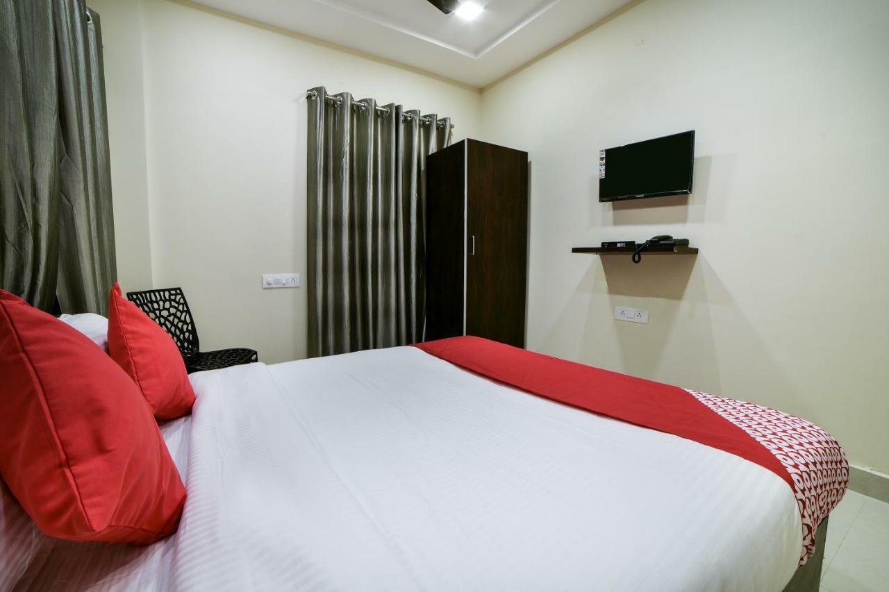 Oyo 16606 Iconic Living Hotel Hyderabad Luaran gambar